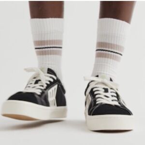 Cariuma Catiba Pro Low Black with White Contrast Skateboarding M 8/ W 9.5